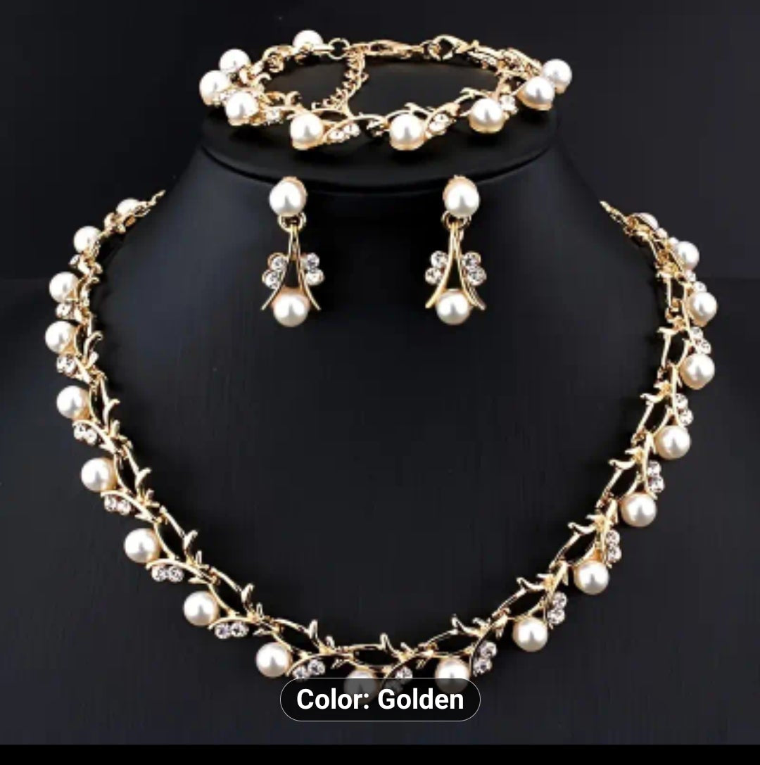 3 piece shiny luxurious Elegant Necklace pendant +Earrings
