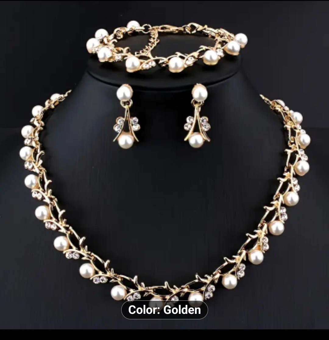3 piece shiny luxurious Elegant Necklace pendant +Earrings